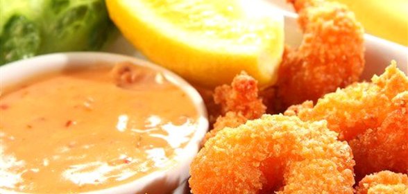 Жареные креветки в кляре из эля с соусом тартар