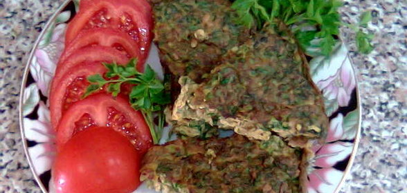 Кюкю (запеканка из зелени с орешками)