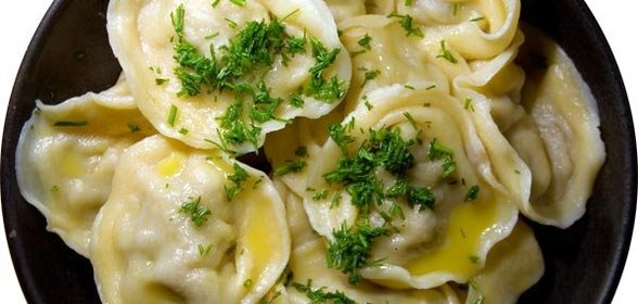 Пельмени с помидорами