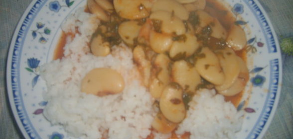 Фасоль с мясом (или без для поста) в томатном соусе