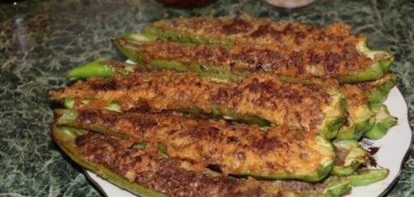 Бульон с разными омлетами.