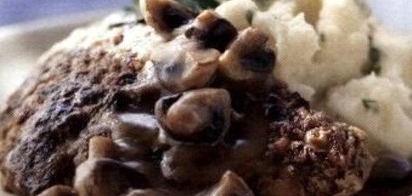Говяжьи стейки с картофельным пюре и грибным соусом