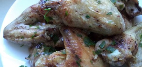 Куриные крылышки, запеченные в сметане