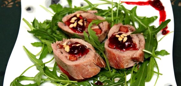 Рулет из говядины с начинкой