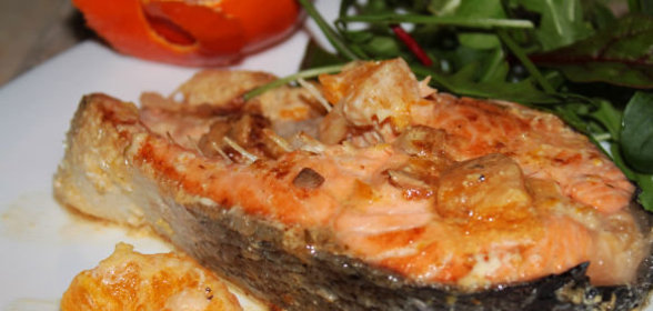 Семга тушеная с мандаринами