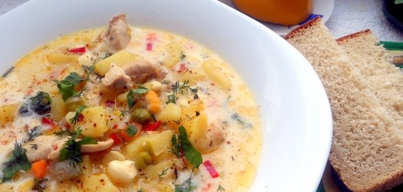 Суп с курицей, овощами и плавленым сыром