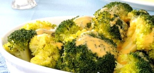 Брокколи под соусом