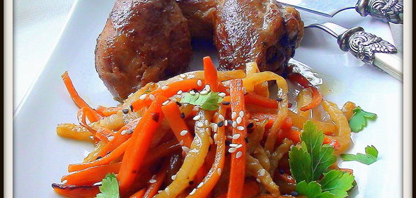 Жареная курочка в цитрусовом маринаде с овощными палочками на гарнир