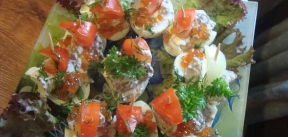 канапе яйца фаршированные ореховой начинкой