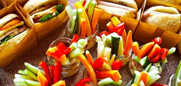 Овощные палочки с хумусом