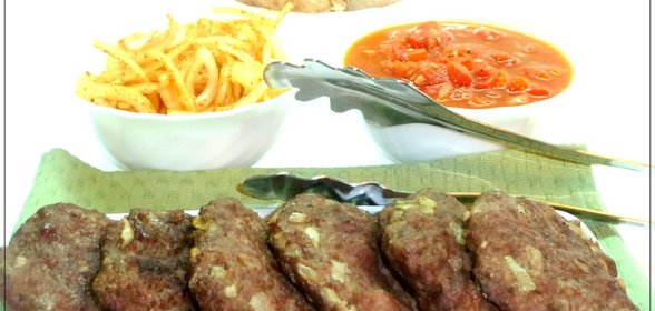 ПЛЕСКАВИЦА ( балканский гамбургер) с соусом АЙВАР