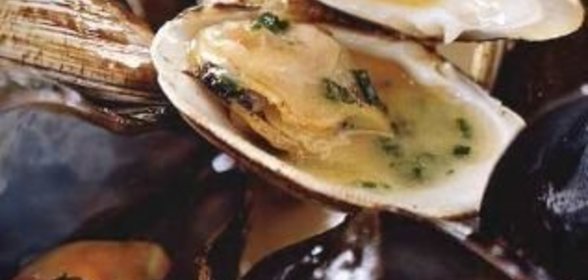 Моллюски с травяным маслом