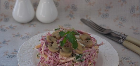 Салат с сыром и овощами