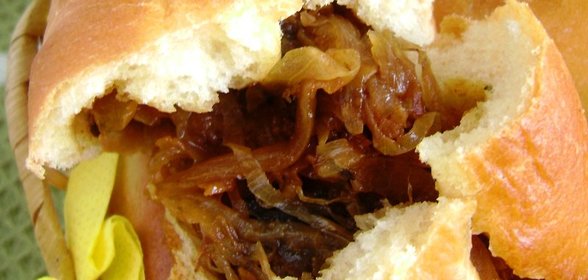 Пирожки из постного теста с тушеной капустой, грибами и черносливом