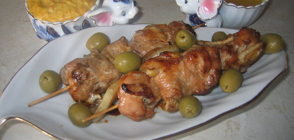 Шашлычок из индейки с апельсиновым соусом и сырным дипом