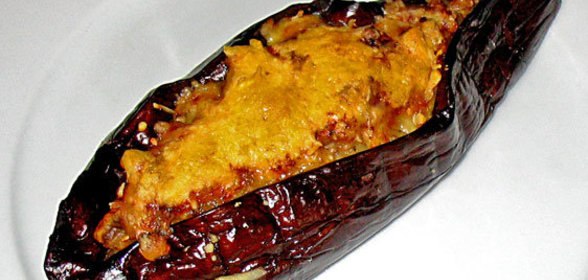 Баклажаны,фаршированные сыром Фета и кедровыми орешками