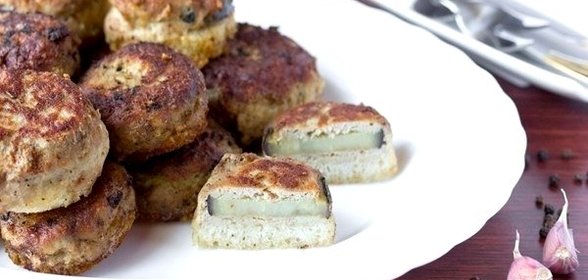 Котлеты из свинины с баклажанами