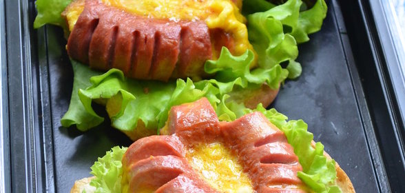 Бутерброд с сосиской и яйцом