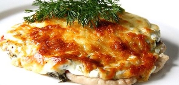 Отбивные из куриного филе в духовке с помидорами