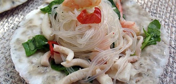 Острый тайский салат с морепродуктами «Побережье»