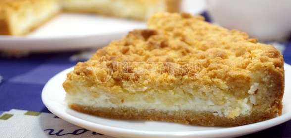 Болтунья с лисичками и луком