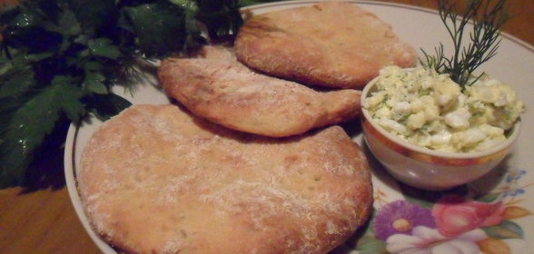 Картофельные лепёшки с патэ из сливочного масла с зернёным творогом