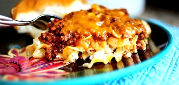 Запеченная лапша с томатным соусом и индейкой