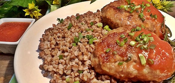 Зразы Молодо- зелено! с сыром, зелёным луком и гречей на гарнир!