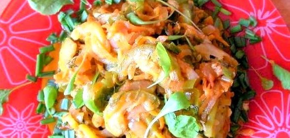 Кабачки, тушенные с луком