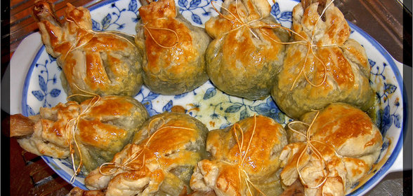 Лукошки с куриной голенью и шпинатом