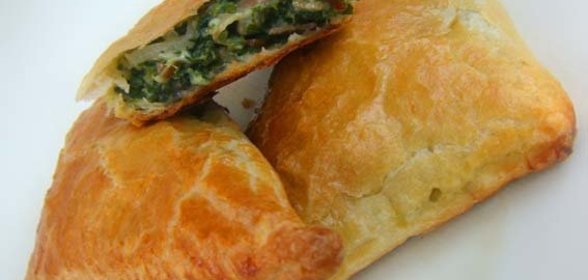 пирожки с беконом,шпинатом и кедровыми орешками