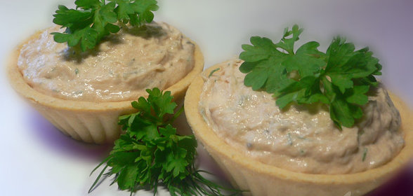Тарталетки с патэ из копченой рыбы