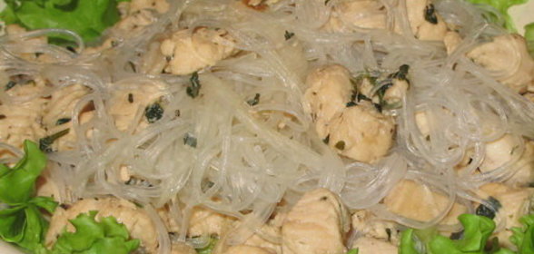 Восточный салат с курицей