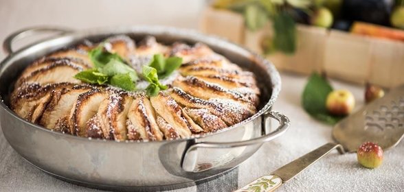 Нежная творожная шарлотка с яблоками