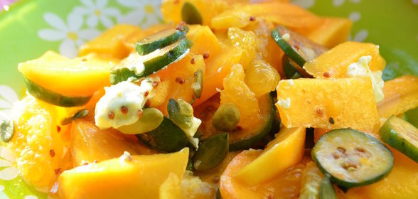 Салат с хурмой, мандаринами,свежим козьим сыром и дижонской горчицей