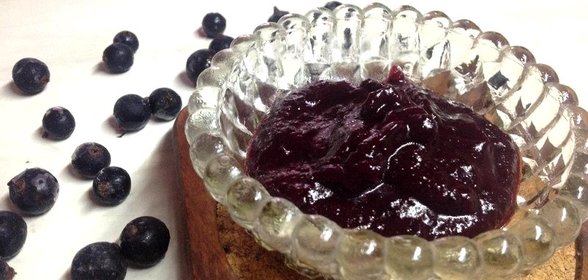 Сливовый соус со смородиной