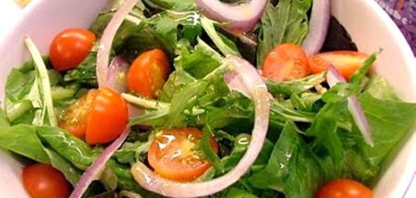 Летний салат с заправкой из пармезана