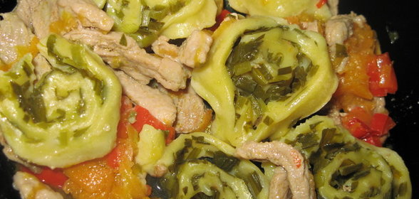 Мясо с рулетиками в горшочке