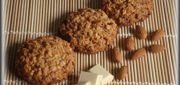 Печенье из овсяных хлопьев с миндалём и шоколадом