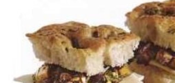 Бутерброды-канапе с оливками и сыром