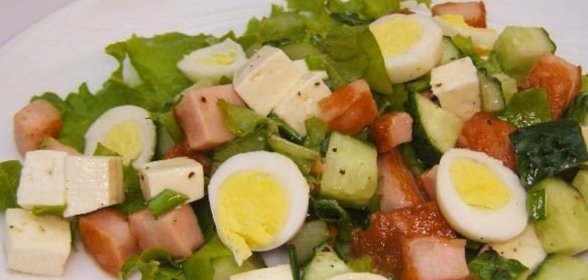 Салат из консервированной рыбы, картофеля и плавленого сыра