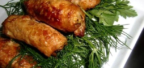 Свиные рулеты, фаршированные шампиньонами и грушей
