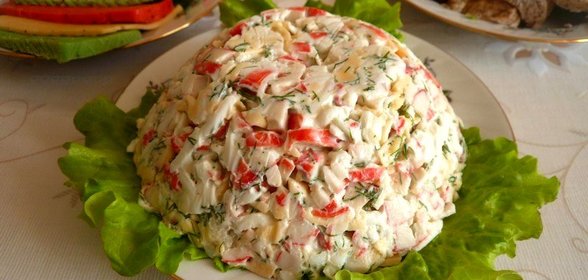 Салат с крабовыми палочками и сыром