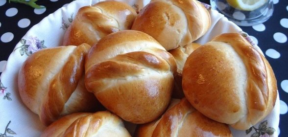 Медовые булочки с начинкой из сливочно-творожного сыра