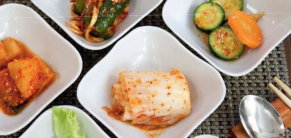 Закуска из огурцов и яично-мясные оладушки