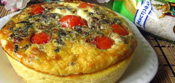 Омлет с опятами, черри и рисом