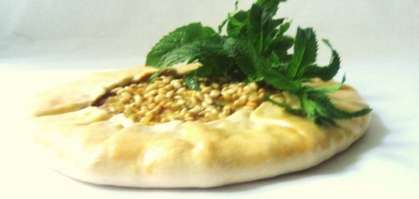 Летний пирог с молодой капустой и кедровыми орешками