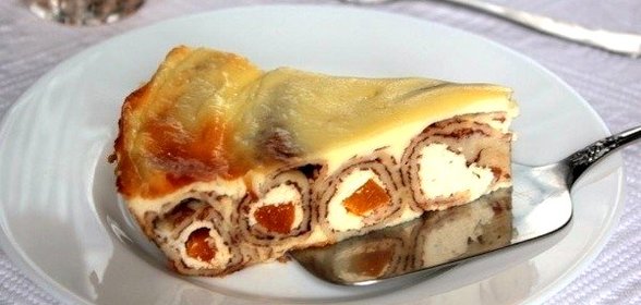 Сладкий блинный пирог с творогом
