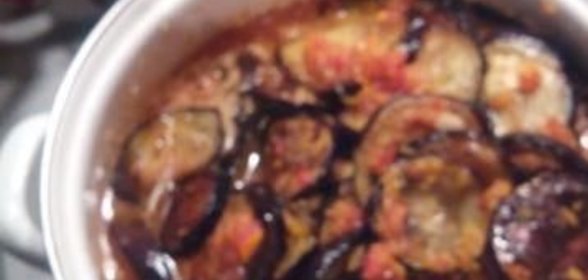 Мясной рулет с орехами