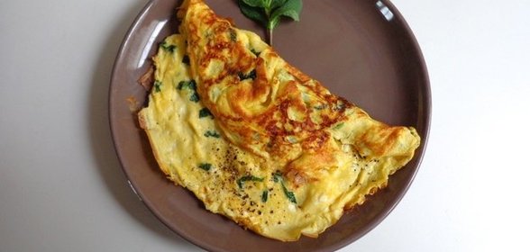 Омлет с козьим сыром и травами